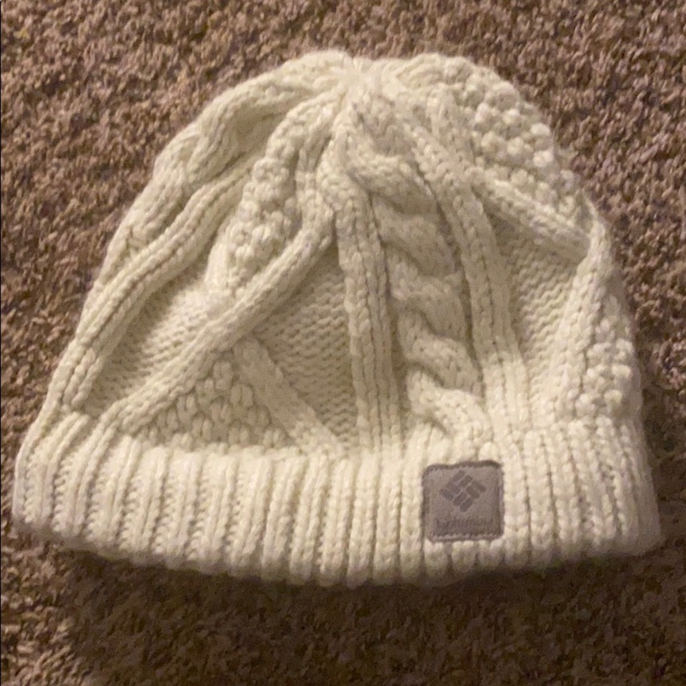 New women’s Columbia beanie